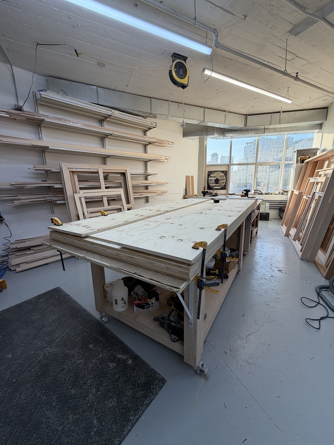 Passepartout Frames workshop with custom frames and fabrication tables